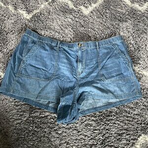 NWT - Torrid Relaxed Utility Light Weight Mid-Rise Shorts